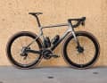 ...oder Silverback erhältlich. Das Basismodell mit Ultegra Di2 kostet 5499 Euro, die Top-Version mit Red AXS bieten die Bocholter für 7.999 Euro an.