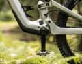 Die spezielle Bauform des Fazua Ride 60 ermöglicht einen richtig schlanken Tretlagerbereich. Der Motor selbst ist kaum als solcher zu erkennen.