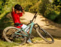 Pumptracks werden immer mehr - und Kinder und Jugendliche fahren drauf ab. Gut so! Auf den Einstieg ins sportlichere Biken im Gelände ist das Bulls Tokee Disc ausgelegt. Mehr davon!