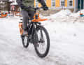 Ein Spikereifen ist bei eisigen Bedingungen und auf hartem Schnee die erste Wahl für Winterradler: Hier der Schwalbe "Ice Spiker Pro". | Lux Fotowerk