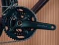 Die verbaute Shimano GRX-Schaltgruppe hat vorn zwei Kettenblätter ...