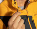 Die Kapuze der Bergans-Jacke ist mehrfach verstellbar.