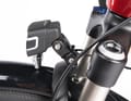 Lieblose Scheinwerfer-Verkabelung und  Befestigung mit Kabel­binder am Conway