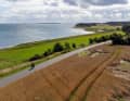Wenig Verkehr, viel Natur. Die Route verläuft auf verkehrsfreien Wegen oft am Meer entlang