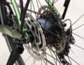 Der unscheinbare Ebikemotion-X35-Nabenmotor ist nicht größer als eine Getriebenabe.