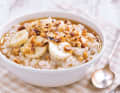 Ein Müsli mit Banane ist eine gute Basis für einen langen Tourentag.