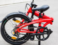 Treppen, etwa in den Fahrradkeller, ins Büro oder zum Bahnsteig, sind mit dem gefalteten Tern Link kein Problem: einfach die Sattelnase wie einen Handgriff benutzen.
