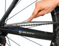 Messen Sie die Längung der Kette, zum Beispiel mit der Wippermann-Lehre oder dem Rohloff-Caliber, bevor Sie mit ­der Reinigung ­beginnen. Tauschen Sie eine verschlissene Kette vor dem Putzen aus.