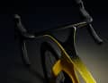 Die Front mit dem V-förmigen Vorbau erinnert an den schnellen Aero-Renner Cervélo S5