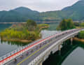 Am 5. November fand das 17. Qiandao Lake Road Cycling Race statt und lieferte Landschaftsaufnahmen wie diese.