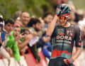 Lennard Kämna jubelt über einen weiteren Grand-Tour-Etappensieg. Der Fahrer vom Team Bora-Hansgrohe gewinnt die Bergankunft der 9. Etappe der Spanien-Rundfahrt. La Vuelta, 3. September 2023.