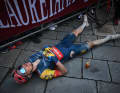 Völlig ausgepumpt: Toms Skujins vom Team Lidl-Trek erkämpfte sich im direkten Duell mit Maxim van Gils (Lotto-Dstny) den zweiten Platz bei Strade Bianche - lag jedoch weit hinter dem Sieger Tadej Pogacar, 02. März 2024.