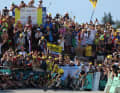 Der Kampf um wenige Sekunde bestimmt auch auf der 15. Etappe noch das Geschehen. Vingegaard und Pogacar sprinten um Bonussekunden bei der Zielankunft in Saint-Gervais Mont-Blanc. Tour de France, 16. Juli 2023.