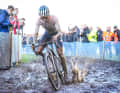 Ceylin del Carmen Alvarado aus den Niederlanden fuhr bei der UEC Cyclocross-Europameisterschaft der Frauen-Elite am 5. November als Zweite über die Ziellinie.
