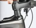 Komfort statt Aero: Das neue Federsystem am Specialized lässt sich an Terrain und Fahrergewicht anpassen, jedoch ohne Lockout-Funktion.