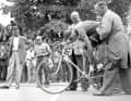 Details im Blick: Fausto Coppi, hier bei einem Zeitfahren der Tour 1940, kombinierte sein besonderes Talent mit akribischer Vorbereitung.