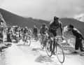 Senior: Im reifen Rennfahreralter von 34 Jahren setzt sich Gino Bartali 1948 zum zweiten Mal bei der Tour durch, hier gefolgt von Louison Bobet und André Brule