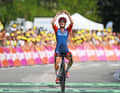 Feiertag: Der jungen Cédrine Kerbaol gelang bei der Tour de France Femmes der erste französische Etappensieg für ihr deutsches Team.