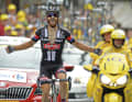 Simon Geschke jubelt nach seinem Solo auf der 17. Etappe der Tour de France 2015. Als Ersatzmann im Team eingesprungen, feiert er auf einer schweren Alpenetappe seinen größten Triumph