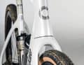 Windschnittig: Auch die Form des Steuerrohrs ist an den Straßenboliden von Cannondale angelehnt, wodurch das SuperX ausgesprochen elegant wirkt.