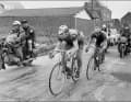 Spannende Duelle - Zwei legendäre Rennfahrer, die sieben Siege bei Paris-Roubaix auf sich vereinen: Hier kämpft Eddy Merckx 1973 gegen Roger De Vlaeminck. Merckx gewann zum dritten und letzten Mal