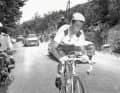 Dem Ende nahe - Der Brite Tom Simpson am 13. Juli 1967 am Mont Ventoux. Er wird sich nur noch wenige Momente auf dem Rad halten können