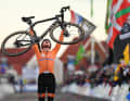 Die Cross-Weltmeister der Elite der letzten fünf Jahre: 2019 (Bogense, Dänemark) Mathieu van der Poel (Niederlande) ...