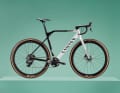Das Inflite CF SLX 9 - hier in Schwarz, Weiß und Grau