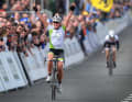 Ihren ersten großen Sieg feiert van Vleuten 2011. Sie gewinnt die Flandern-Rundfahrt der Frauen über 130 Kilometer.