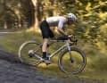 Die SR Allroad-Serie wurde laut Hersteller auf die ergonomischen Anforderungen im Gravel- und Allroad-Bereich optimiert, speziell für lange Tage im Sattel.