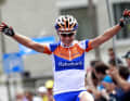 Im Jahr darauf gelingt ihr der erste Sieg bei den Niederländischen Meisterschaften. Dabei schlägt sie unter anderem ihre Teamkollegin Marianne Vos, die zwar jünger, aber trotzdem schon viel länger dabei ist.