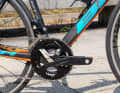 Ergänzend zur Schaltgruppe hat FSA eine neue Carbon-Kurbel mit Vierarm-Design vorgestellt, die sich deutlich vom Vorgängermodell unterscheidet.