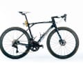 Bis zum 3. Dezember können Radsportfans auf das Rennrad von Pinot bieten