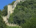 Wie eine Miniaturausgabe der Chinesischen Mauer zieht die Stadtmauer von Marostica zum Castello Superiore