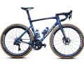 Die Teamräder von TotalEnergies, Bora-Hansgrohe  und Quick-Step Alpha Vinyl unterscheiden sich nur in ihrer Lackierung. Die Ausstattung ist von der Gruppe bis hin zu den Reifen identisch