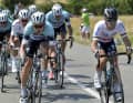 2013 flog das Feld auf dem Weg nach Saint-Amand-Montrond auf einer Windkante auseinander - Tony Martin (vorne links) war maßgeblich daran beteiligt, sein Teamkollege Mark Cavendish gewann die Etappe