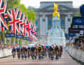 Ikonische Bilder: Vor dem Buckingham Palace in London sprinten die Frauen um den letzten Sieg.