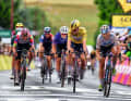 Liane Lippert (ganz rechts) gelingt der erste Etappensieg einer Deutschen bei der Tour der Frauen