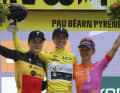 Demi Vollering (Siegerin/Mitte), Lotte Kopecky (links/Rang zwei) und Kasia Niewiadoma (rechts/Rang drei) bildeten das Podium der Tour de France Femmes 2023
