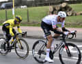 Bei Omloop het Nieuwsblad setzt sich Politt im Finale mit Jan Tratnik ab - das Duo kämpft um den Sieg ...