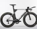 Canyon Speedmax CF SLX 9.0 LTD: UCI Überragende Ausstattung, sehr gute Aero-Werte: Das Speedmax lässt kaum Wünsche offen. Die Performance kostet aber auch solze 9.500 Euro.