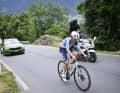 Auch Bissegger konnte nicht viel länger mit van den Broek mithalten. Der wiederum wurde 3,5 Kilometer vor dem Ziel gestellt, als Adam Yates in die Offensive ging.