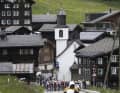 Nachdem sich der Nufenenpass aufgrund zu großer Schneemassen als unpassierbar darstellte, startete die Etappe erst nach dem Alpenriesen. So blieben lediglich 42,5 Rennkilometer bis ins Ziel nach Blatten.