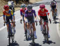 Vier Fahrerinnen bestimmen das Geschehen am Willunga Hill (von links nach rechts): Niamh Fisher-Black, Neve Bradbury, Silke Smulders und Noemi Rüegg