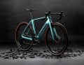 Das neue Impulso von Bianchi versteht sich als race-optimiertes Gravelbike. Durch Anleihen von den Rennmaschinen Oltre RC und Specialissima soll es schneller als der Vorgänger sein.