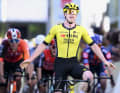 Matthew Brennan (Visma | Lease a Bike) gewinnt souverän die 1. Etappe.