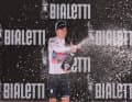 Antonia Niedermaier (CANYON//SRAM zondacrypto) ist die Führende der Nachwuchswertung.