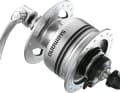 Shimano: Der Name DH-3N80 für den Nabendynamo der Japaner ist zwar schwer zu merken, aber dafür bekommt man solide Shimano-Technik zum moderaten Preis.  Bezug/Info www.paul-lange.de, Preis  80 Euro