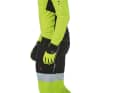 Bontrager: Helm Circuit, 100 Euro; RXL Softshell Jacket, 120 Euro; Race Windshell Glove, 40 Euro; RXL Bib Short, 120 Euro; Visibility Thermal Knee Warmer, 45 Euro; RXL Stormshell Road Shoe Cover, 45 Euro. Bezug/Info www.bontrager.com