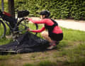 Zelten oder nicht zelten - unser Tipp für Bikepacking-Touren ist, so zu übernachten, wie man sich wohl und sicher fühlt.